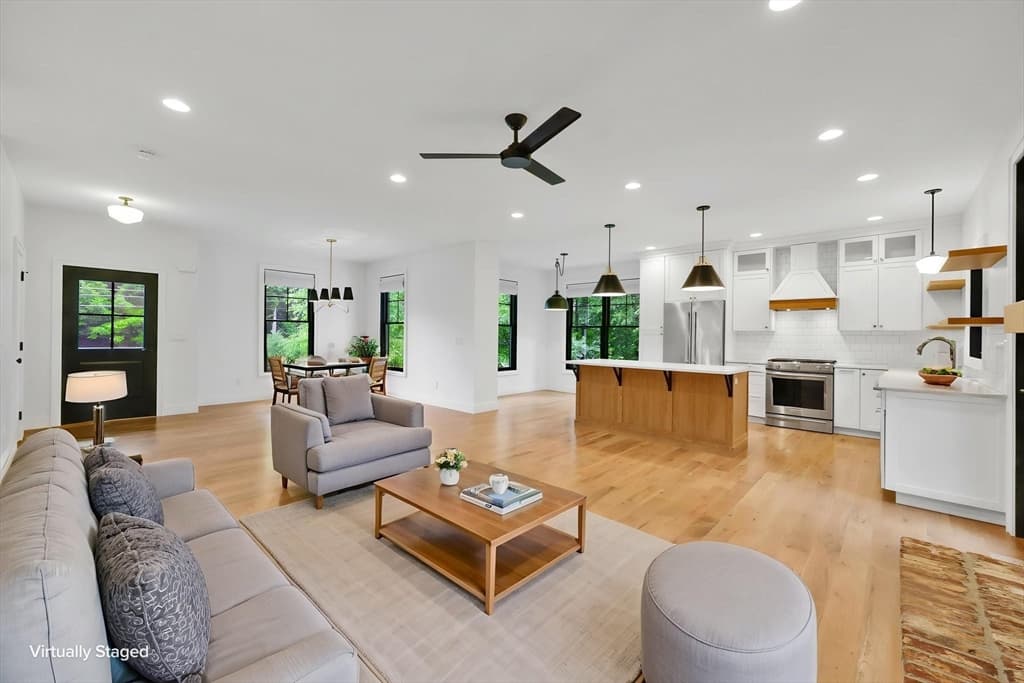1322 Center St, Ludlow MA 01056 photo 2