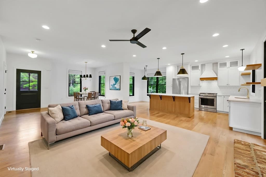 1322 Center St, Ludlow MA 01056 photo 3