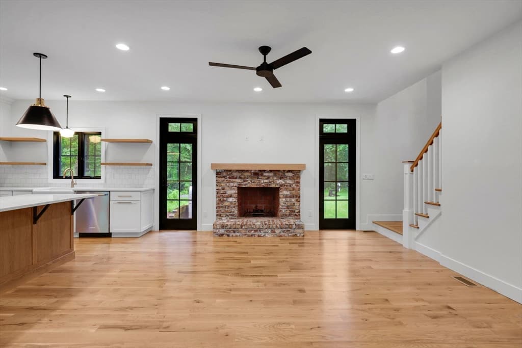 1322 Center St, Ludlow MA 01056 photo 5