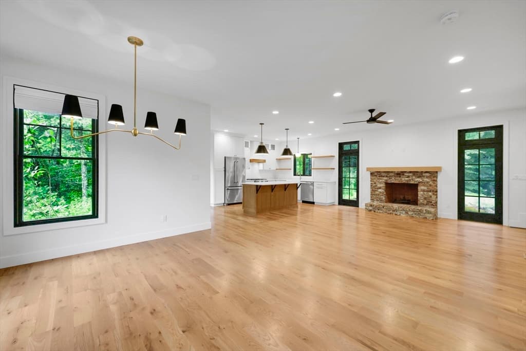 1322 Center St, Ludlow MA 01056 photo 4