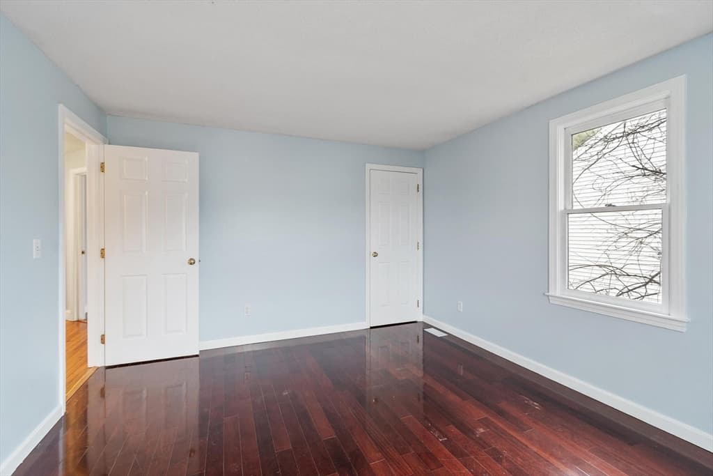 Single Family Residence at 29 Lamplighter Ln, Chelmsford MA 01863, photo 17 of 37