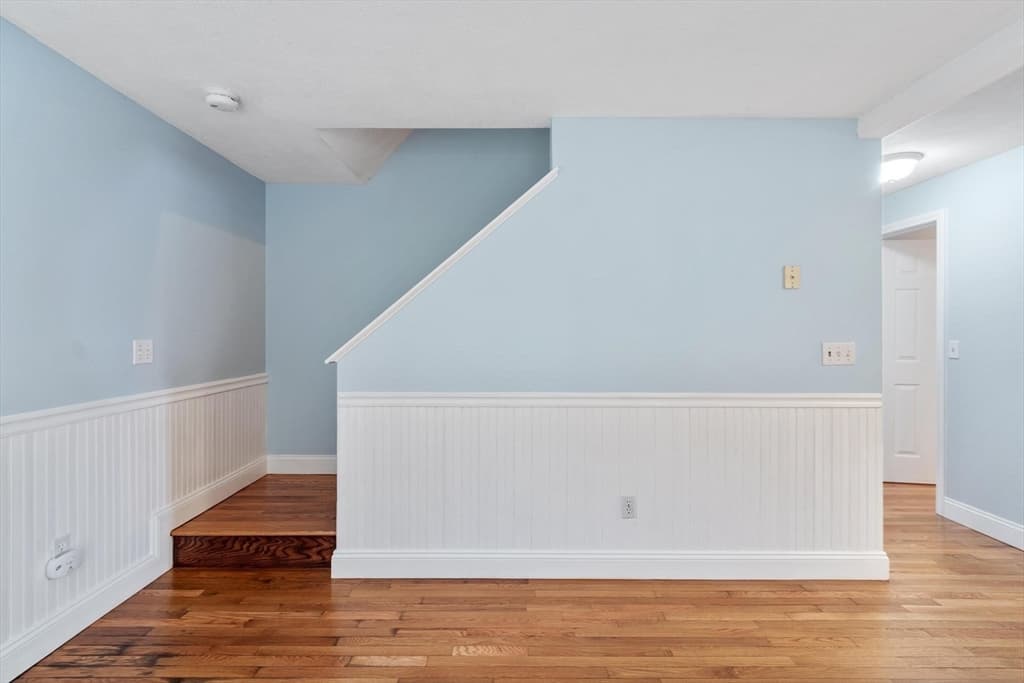 Single Family Residence at 29 Lamplighter Ln, Chelmsford MA 01863, photo 16 of 37