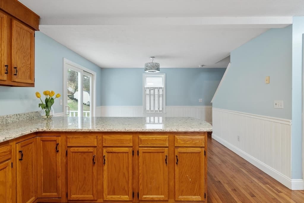 Single Family Residence at 29 Lamplighter Ln, Chelmsford MA 01863, photo 12 of 37