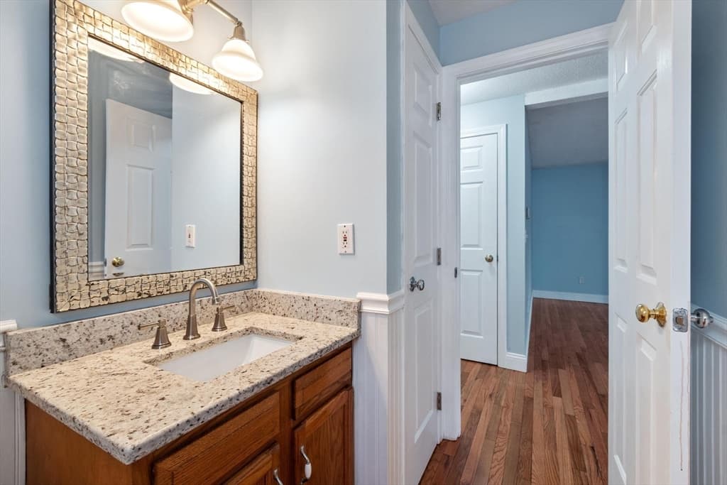 Single Family Residence at 29 Lamplighter Ln, Chelmsford MA 01863, photo 7 of 37