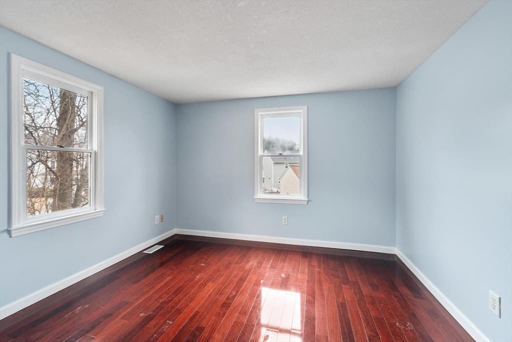 Single Family Residence at 29 Lamplighter Ln, Chelmsford MA 01863, photo 20 of 37
