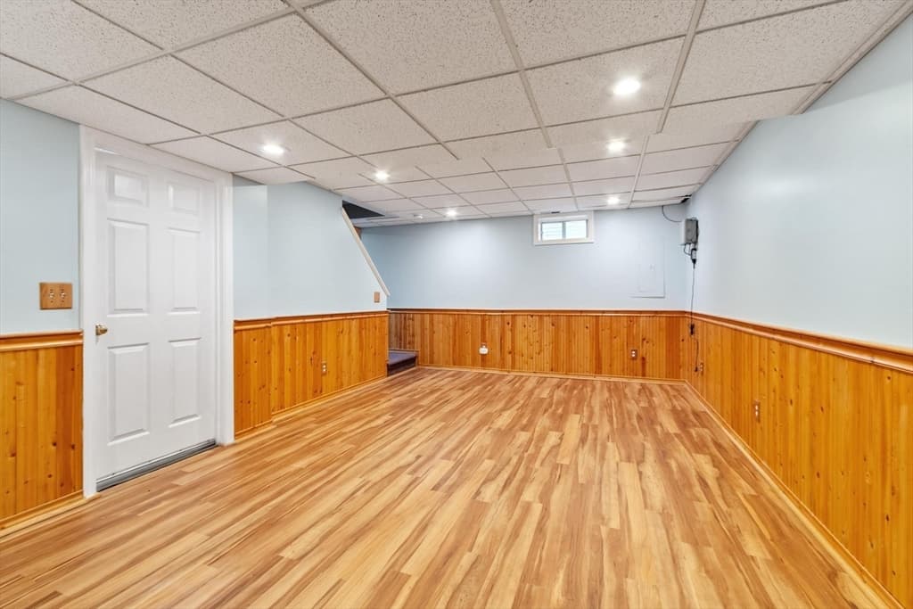Single Family Residence at 29 Lamplighter Ln, Chelmsford MA 01863, photo 24 of 37