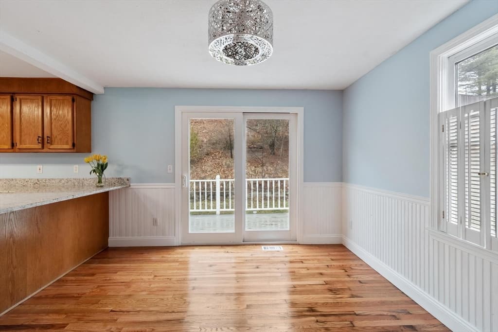 Single Family Residence at 29 Lamplighter Ln, Chelmsford MA 01863, photo 14 of 37