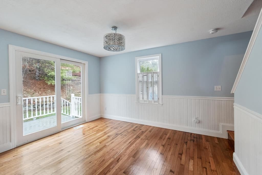 Single Family Residence at 29 Lamplighter Ln, Chelmsford MA 01863, photo 15 of 37