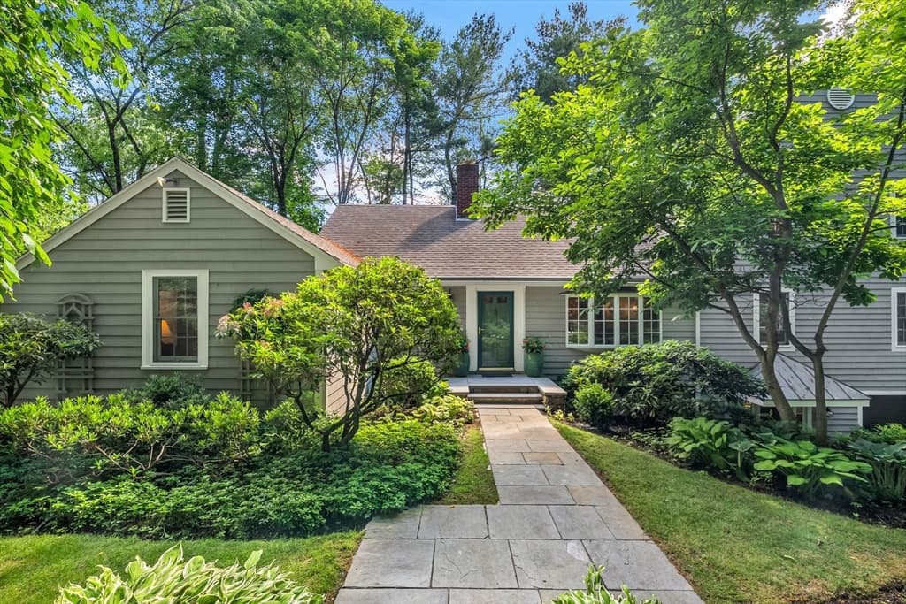 44 Old Rd, Weston MA 02493