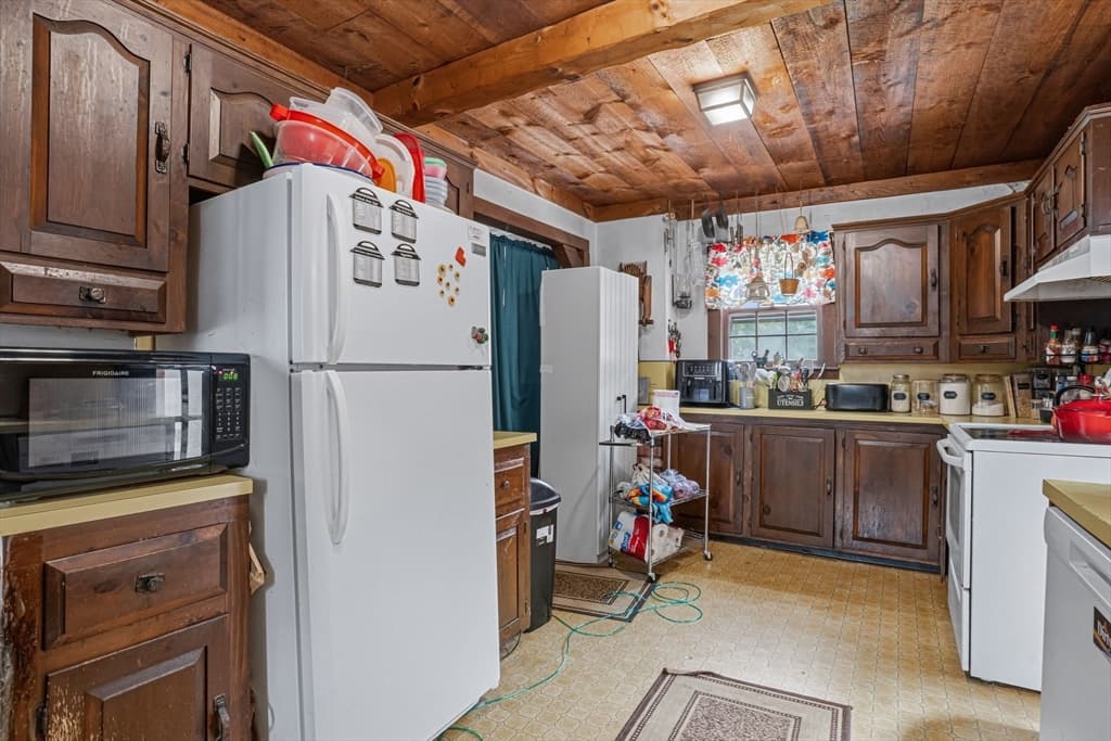 Single Family Residence at 20 Baker St, Hanson MA 02341, Hanson, photo 2 of 41