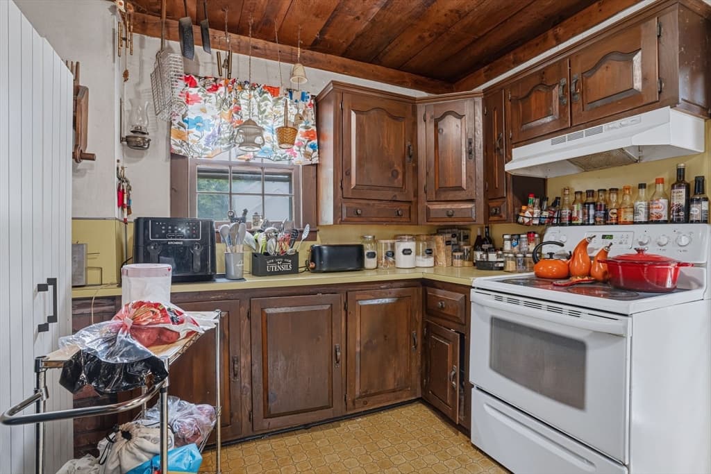 Single Family Residence at 20 Baker St, Hanson MA 02341, Hanson, photo 6 of 41
