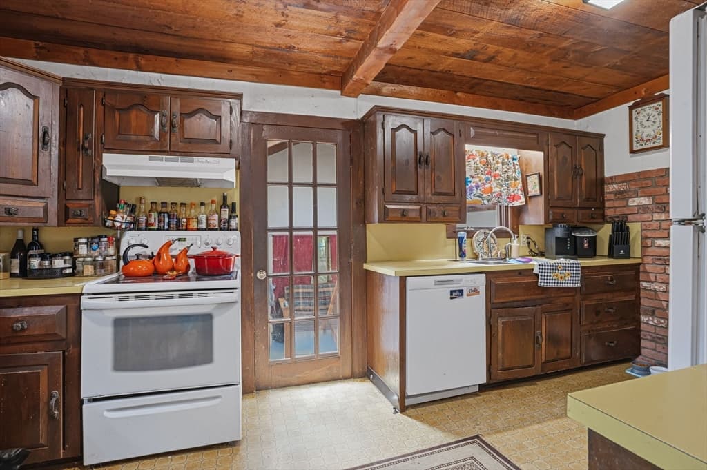 Single Family Residence at 20 Baker St, Hanson MA 02341, Hanson, photo 3 of 41