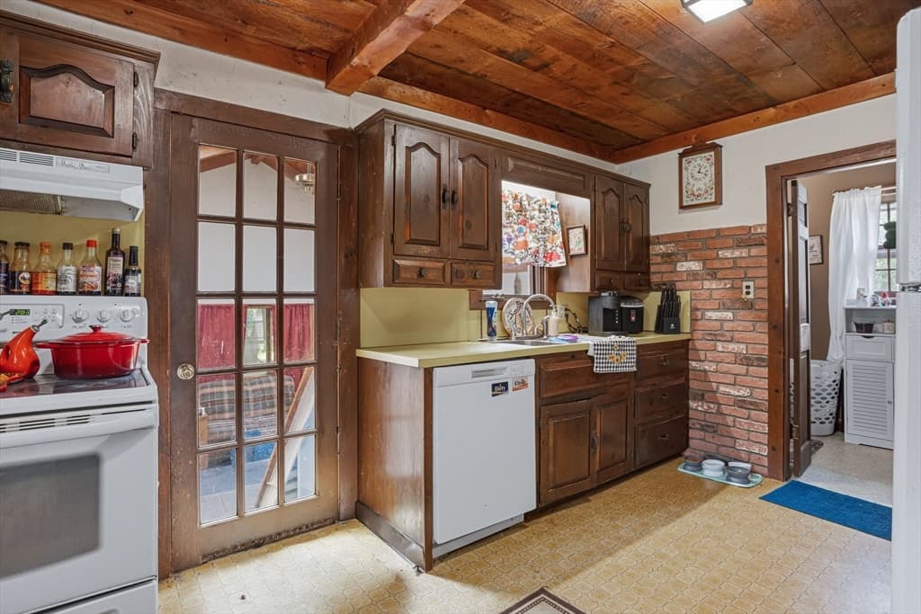 Single Family Residence at 20 Baker St, Hanson MA 02341, Hanson, photo 4 of 41