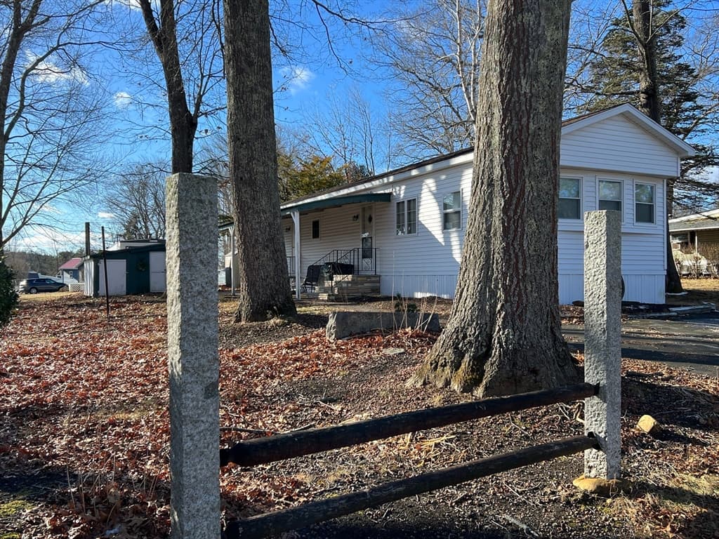 Mobile Home at 6 Stagecoach Drive, Brookfield MA 01506, Brookfield, photo 2 of 14