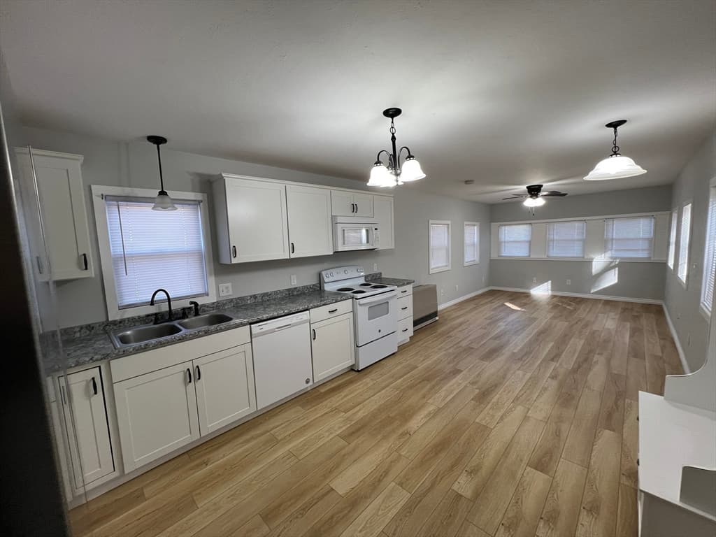 Mobile Home at 6 Stagecoach Drive, Brookfield MA 01506, Brookfield, photo 6 of 14