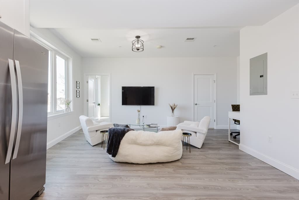 92-94 George St # 203, Boston MA 02119