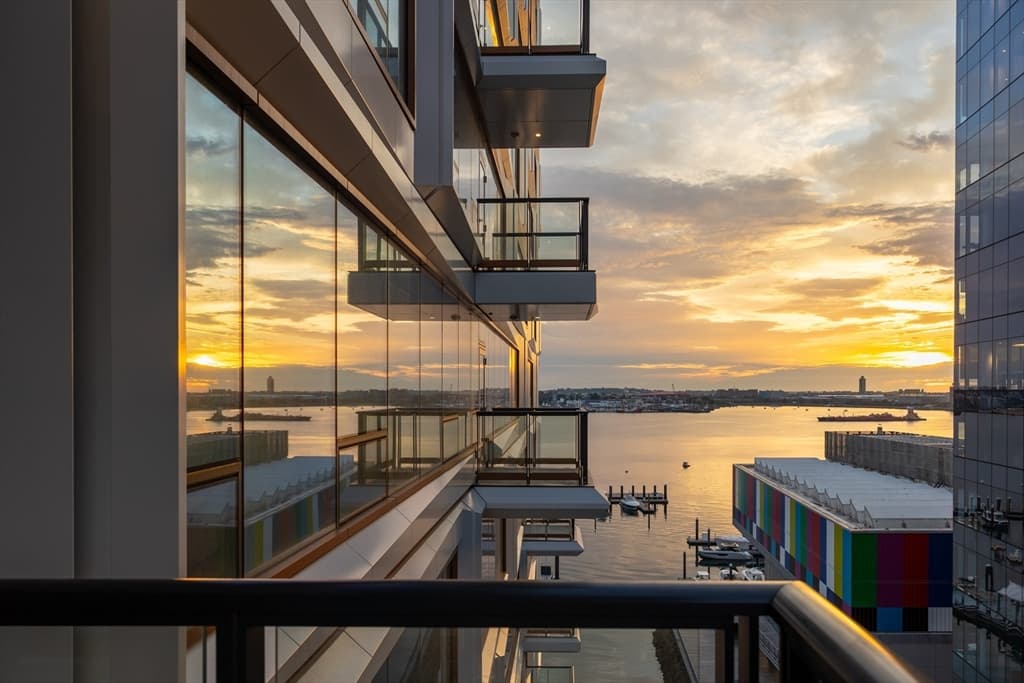 1 Harbor Shore Drive # 9J, Boston MA 02210