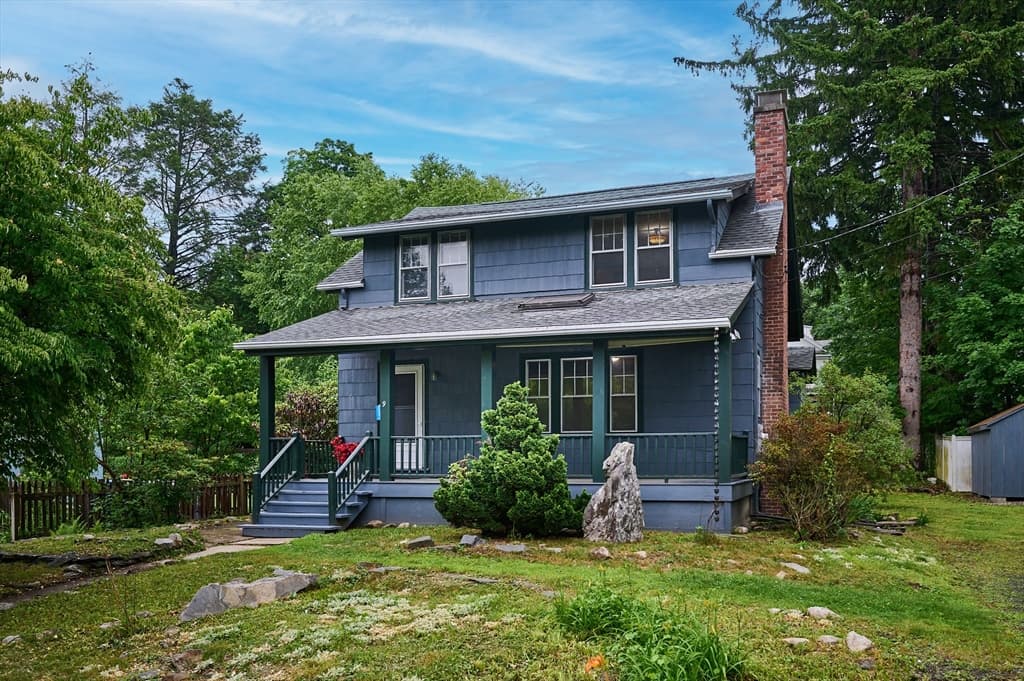 9 Mcclure St, Amherst MA 01002 photo 2