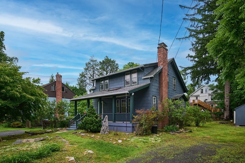 9 Mcclure St, Amherst MA 01002