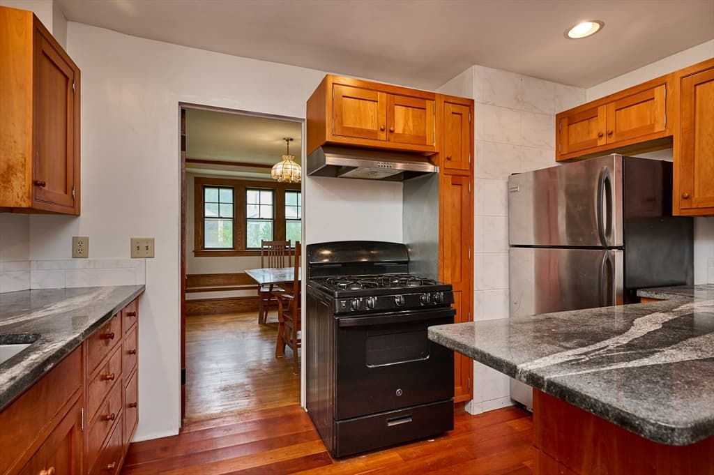9 Mcclure St, Amherst MA 01002 photo 11