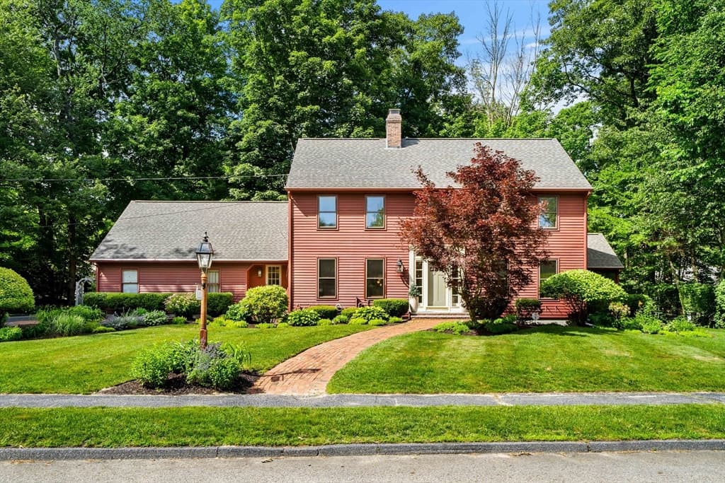 6 Lexington Cir, Holden MA 01520 photo 2