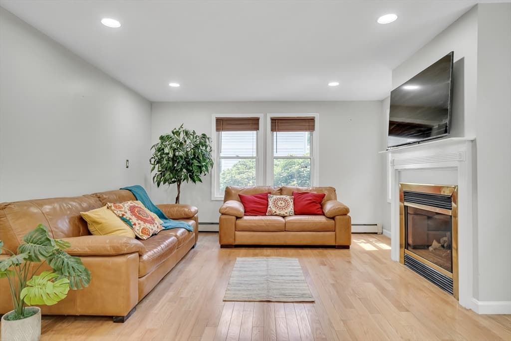 Condominium at 39 Hawthorne # 39, Boston MA 02119, photo 2 of 35