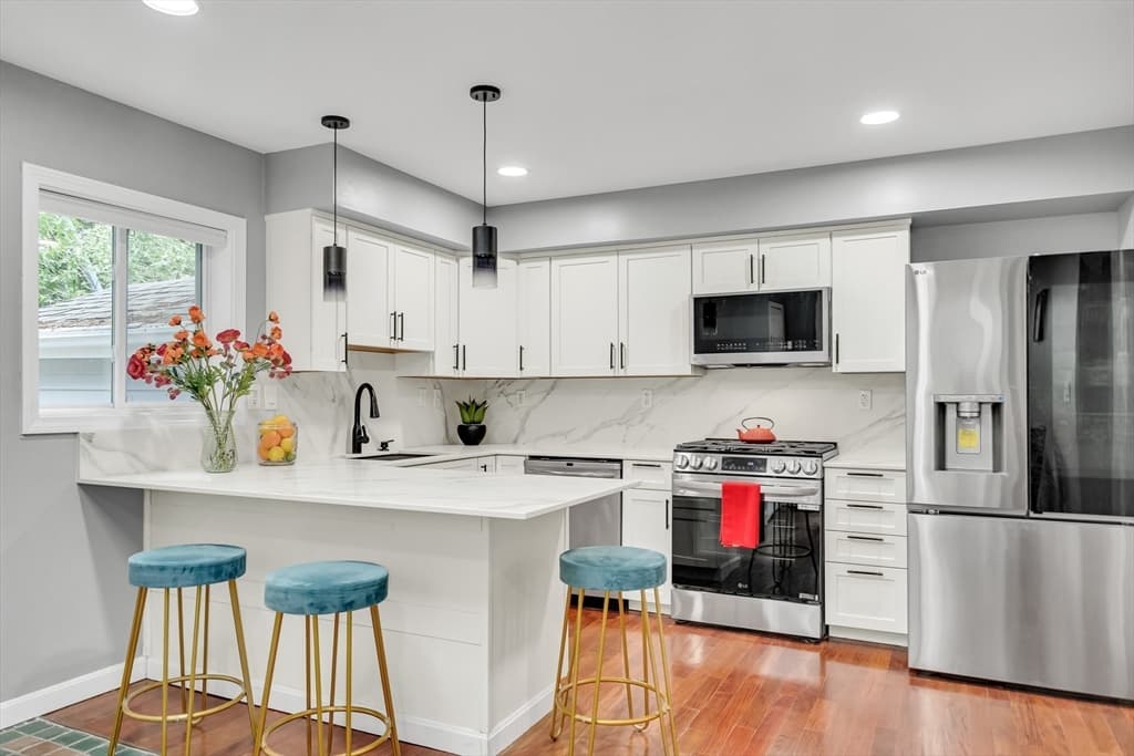 Condominium at 39 Hawthorne # 39, Boston MA 02119, photo 6 of 35