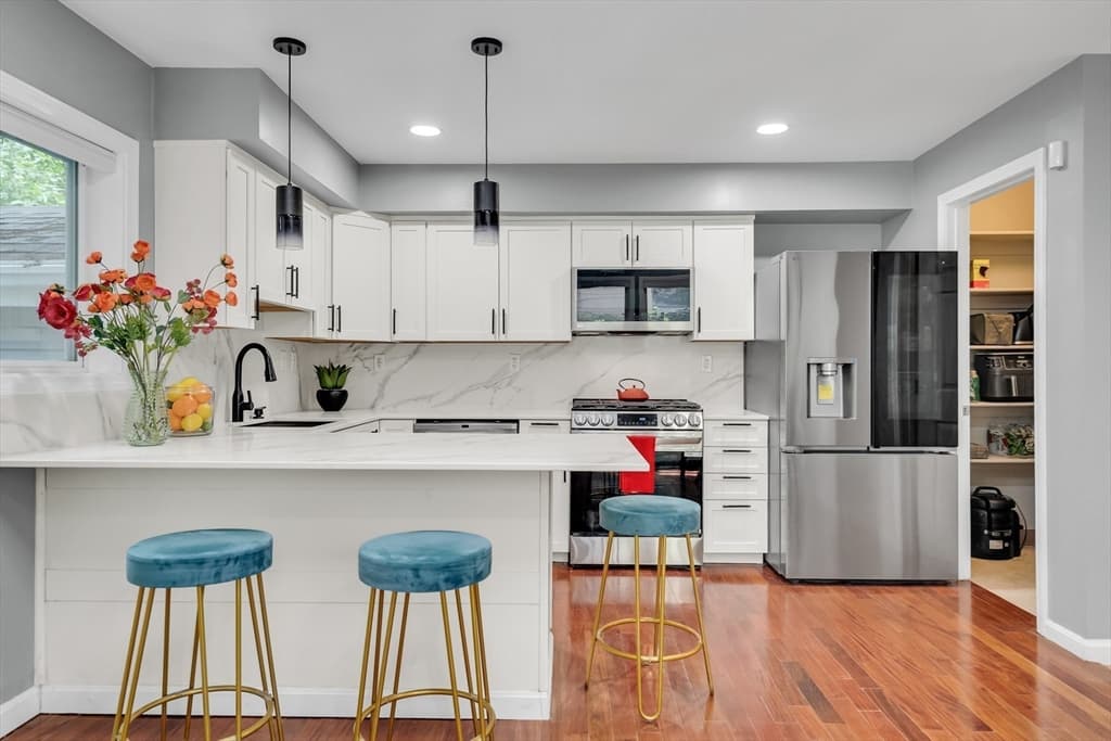 Condominium at 39 Hawthorne # 39, Boston MA 02119, photo 7 of 35