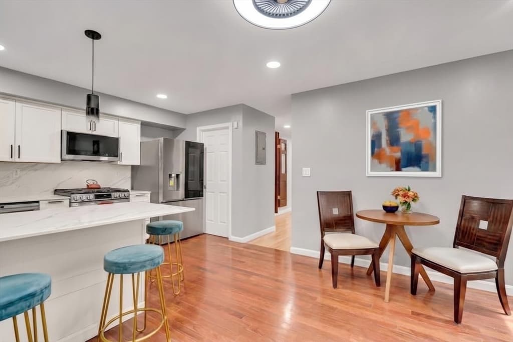 Condominium at 39 Hawthorne # 39, Boston MA 02119, photo 8 of 35