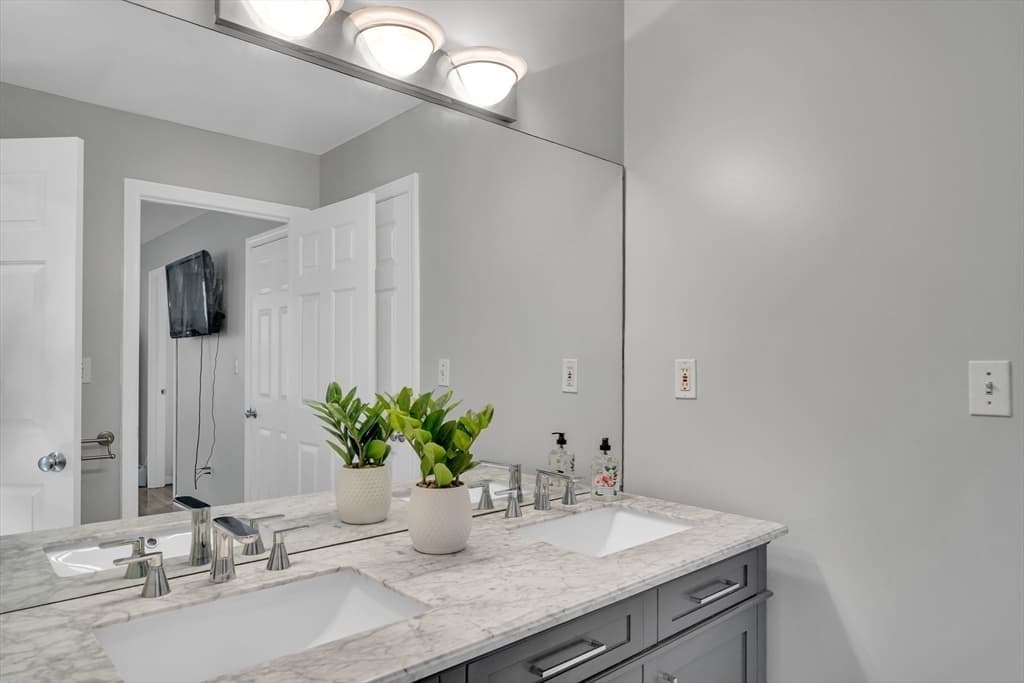 Condominium at 39 Hawthorne # 39, Boston MA 02119, photo 25 of 35