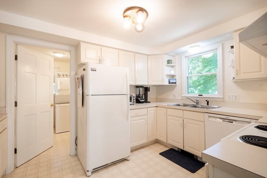 Single Family Residence at 72 Moonstone Way, Tisbury MA 02568, photo 11 of 20