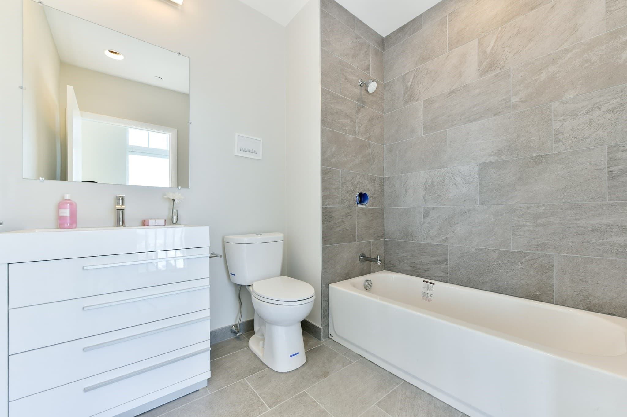 Condominium at 87 Parker St # 403, Chelsea MA 02150, Chelsea, photo 19 of 35