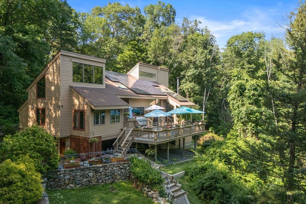 7 Hilltop Ln, Framingham MA 01701