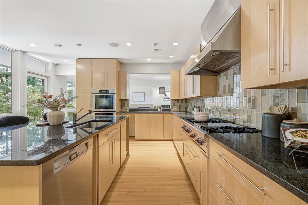 28 Kesseler Way, Newton MA 02467 photo 13