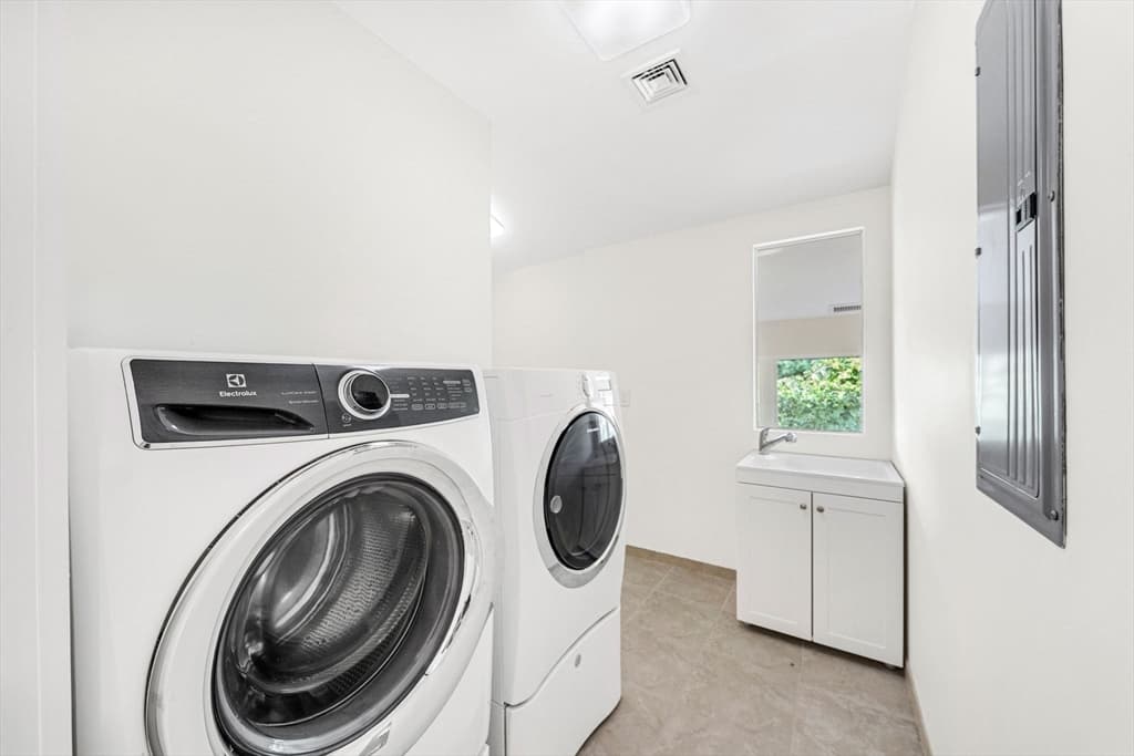 28 Kesseler Way, Newton MA 02467 photo 32