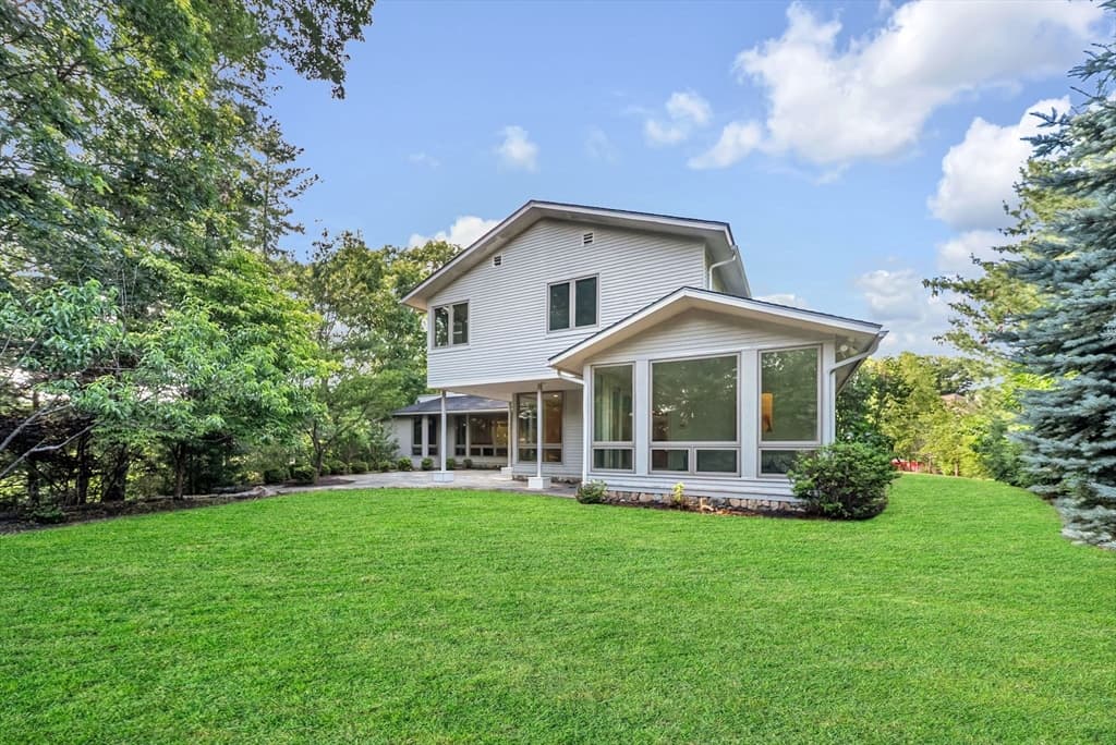 28 Kesseler Way, Newton MA 02467