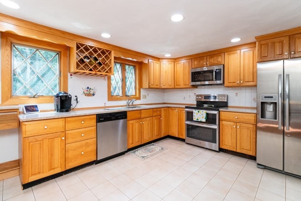 10 Ellis St, Medway MA 02053 photo 6