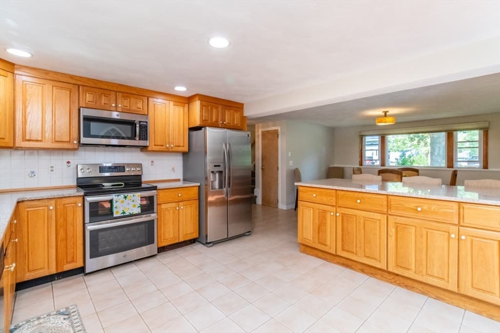 10 Ellis St, Medway MA 02053 photo 7