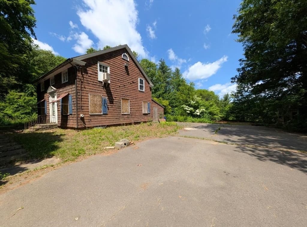 Single Family Residence at 46 Turners Falls Road, Greenfield MA 01301, Greenfield, photo 3 of 5