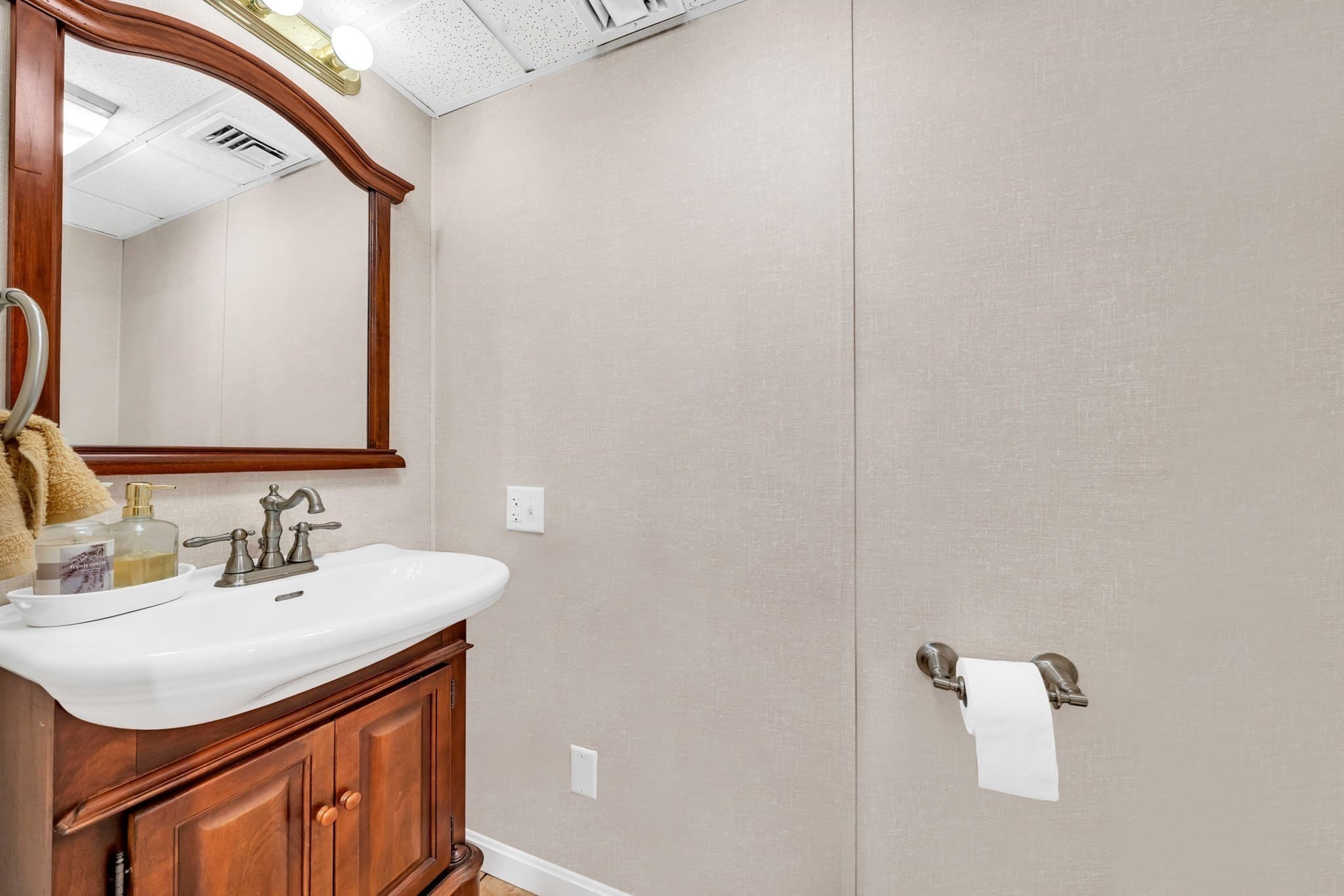 Single Family Residence at 257 Howe St, Methuen MA 01844, Methuen, photo 37 of 38