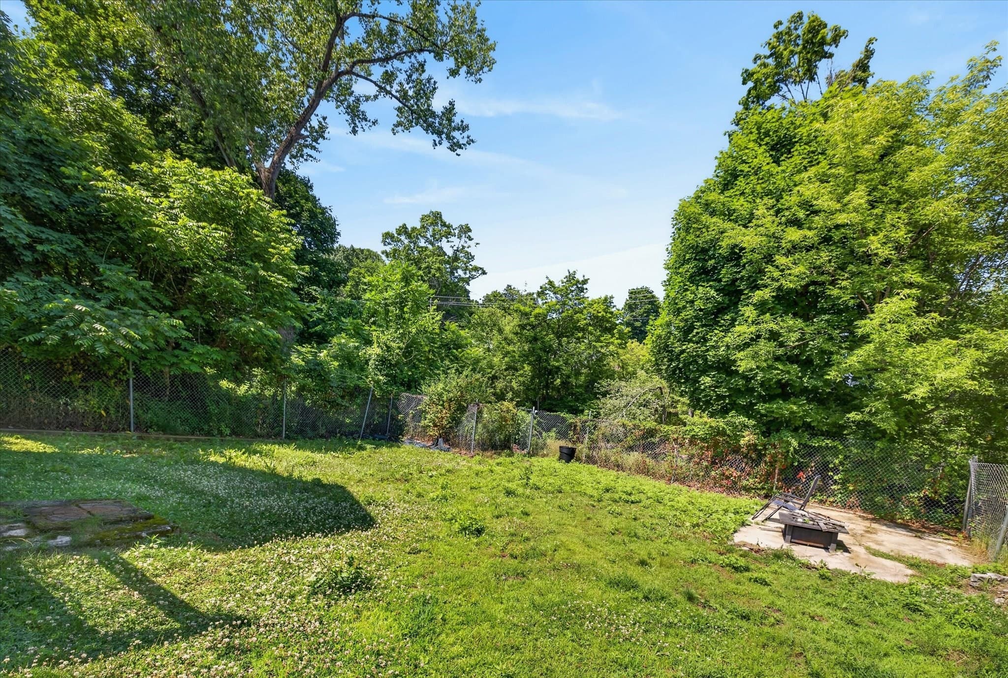 Single Family Residence at 12 River Ct, Webster MA 01570, photo 5 of 29