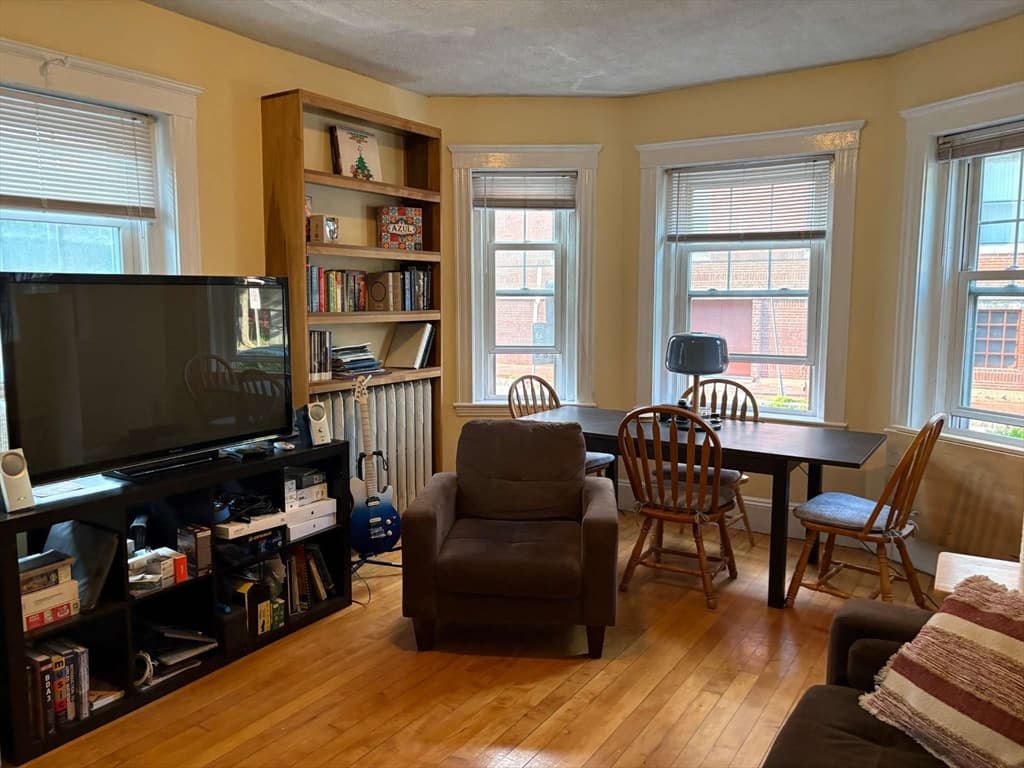 Condominium at 252 Harvard St # 1, Cambridge MA 02139, Cambridge, photo 6 of 13