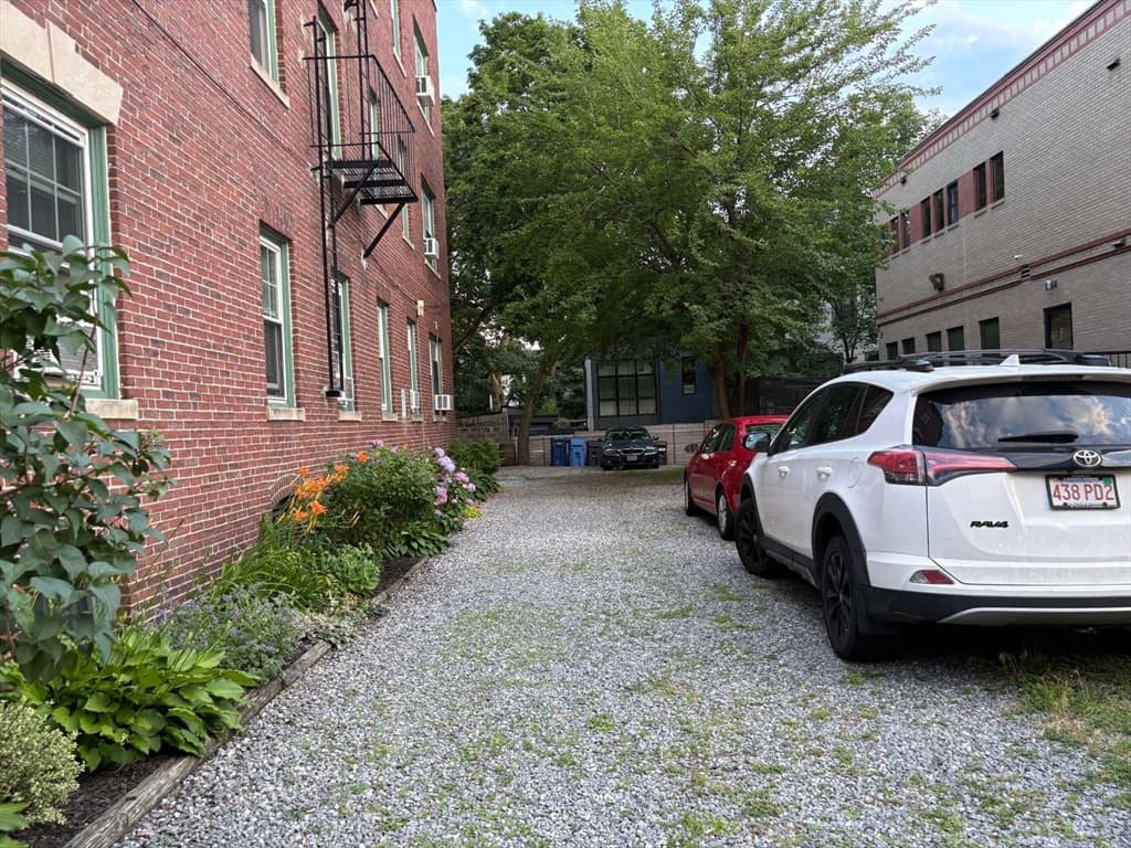 Condominium at 252 Harvard St # 1, Cambridge MA 02139, Cambridge, photo 3 of 13