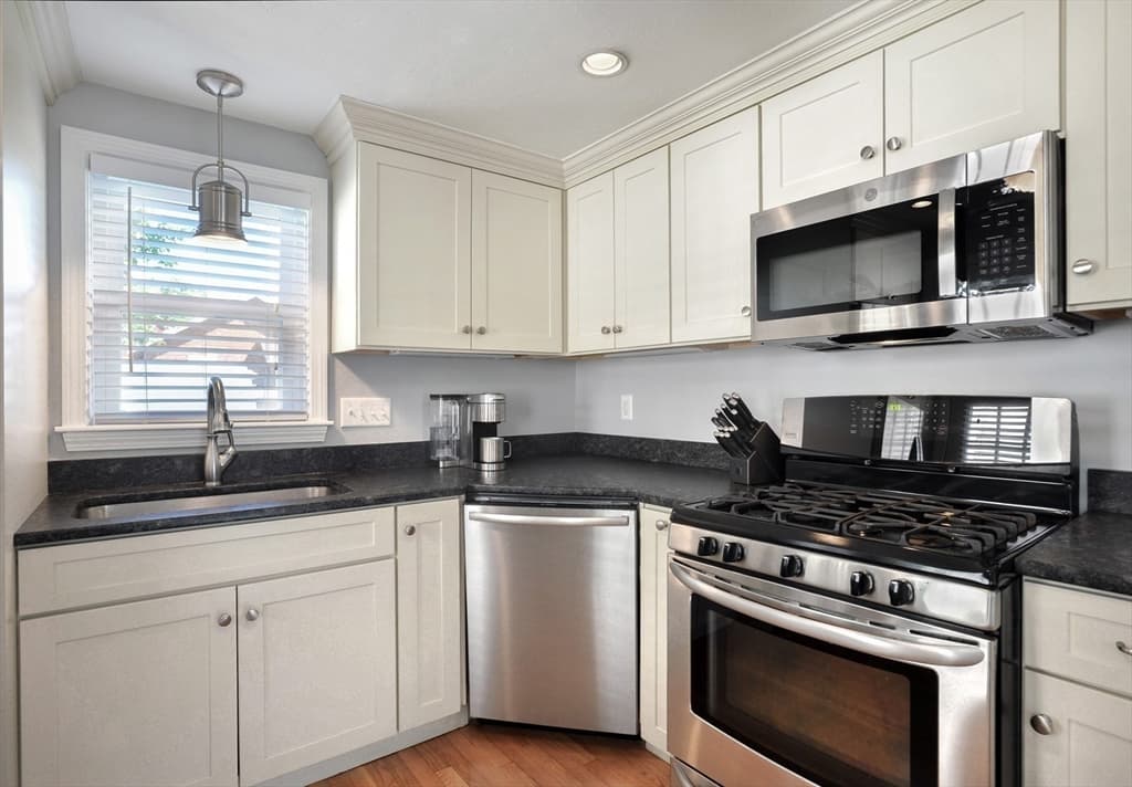 9 G St, Hull MA 02045 photo 17