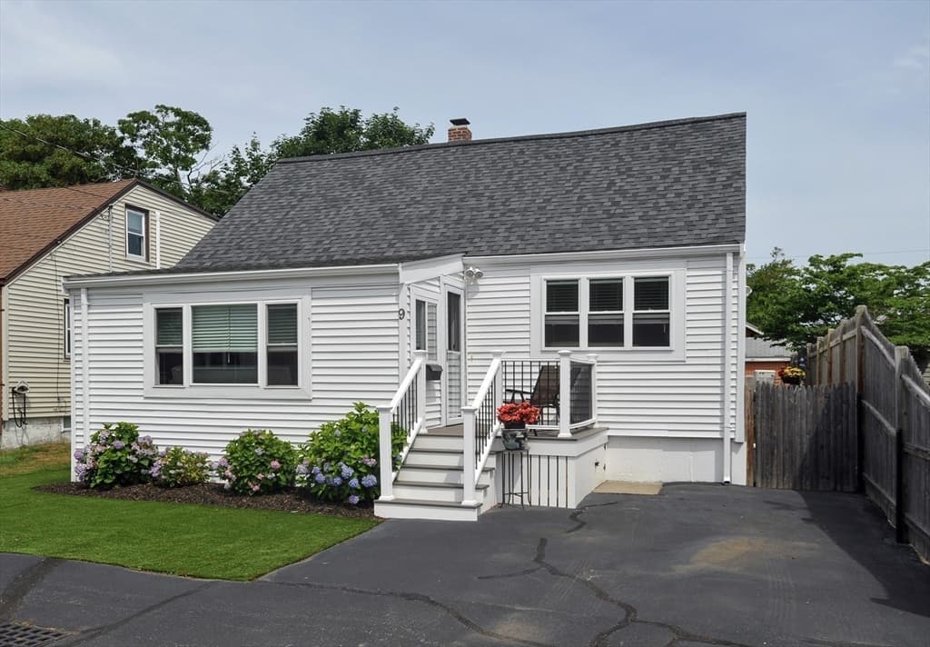 9 G St, Hull MA 02045