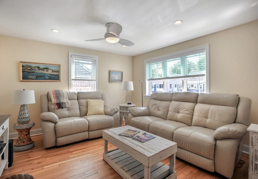 9 G St, Hull MA 02045 photo 8