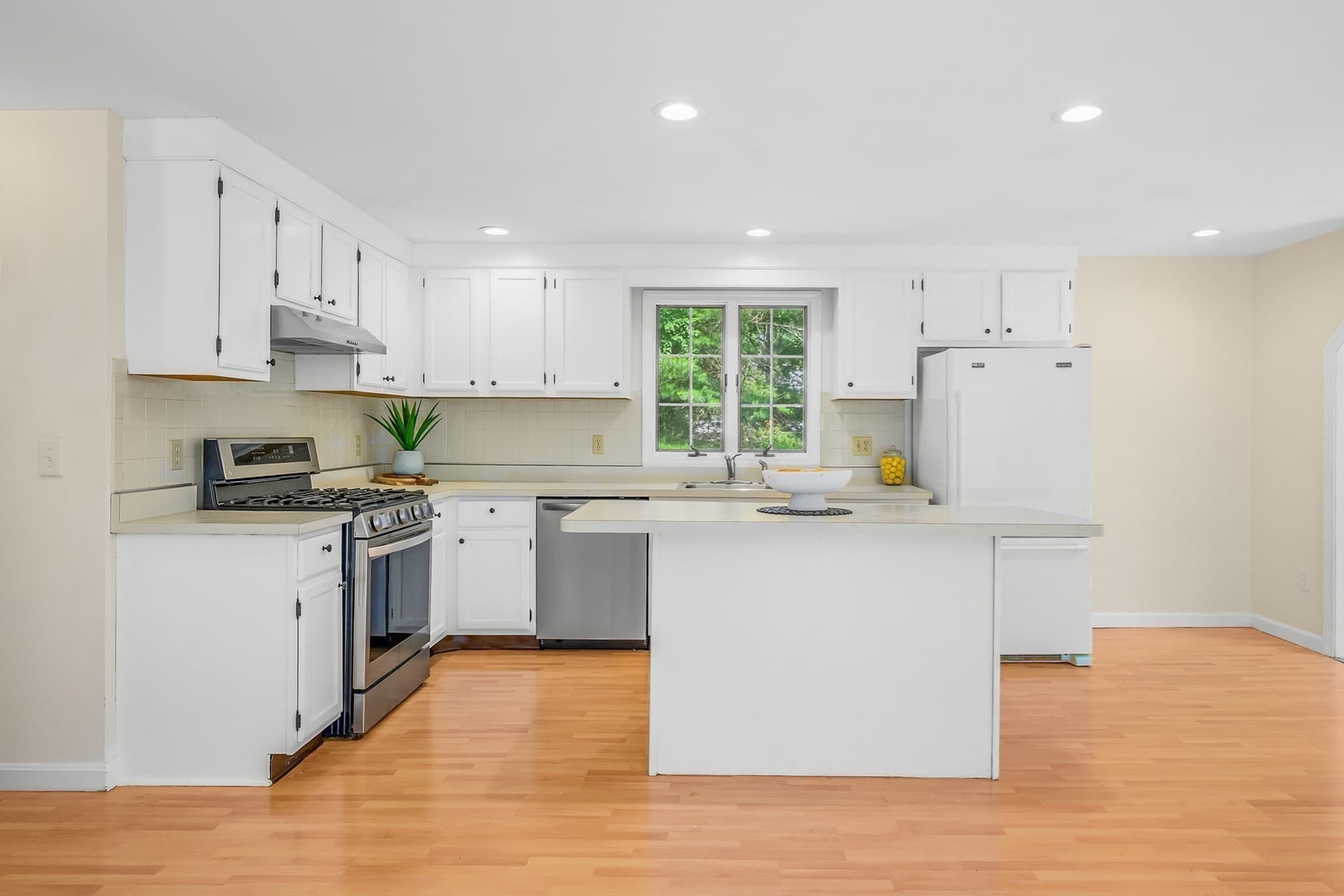 Single Family Residence at 295 Westwind Cir, Barnstable MA 02655, photo 11 of 35