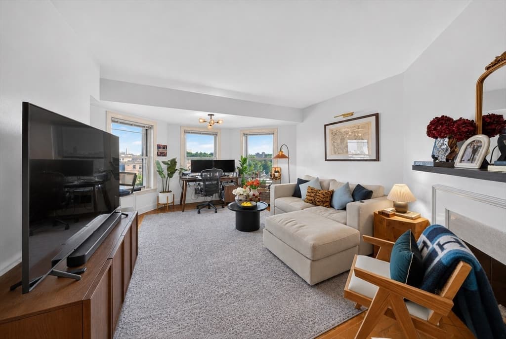 Condominium at 416 Commonwealth Avenue # 615, Boston MA 02215, Boston, photo 2 of 20