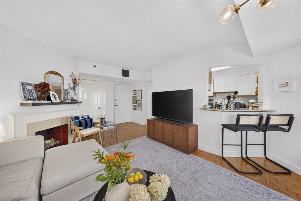 Condominium at 416 Commonwealth Avenue # 615, Boston MA 02215, Boston, photo 3 of 20