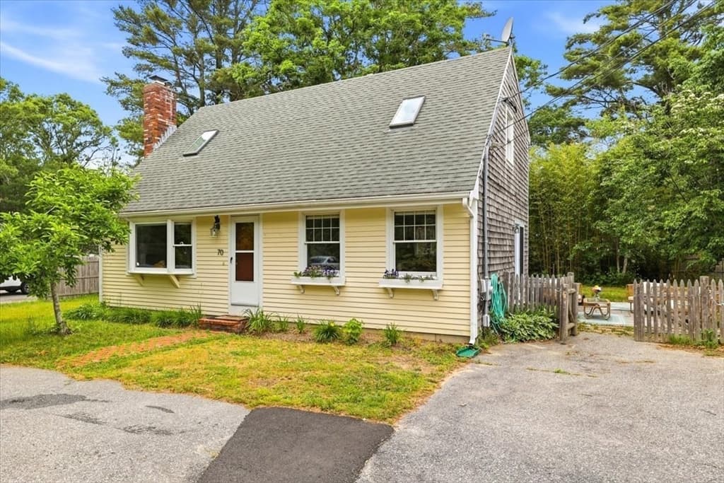 70 Quinaquisset Ave, Mashpee MA 02649